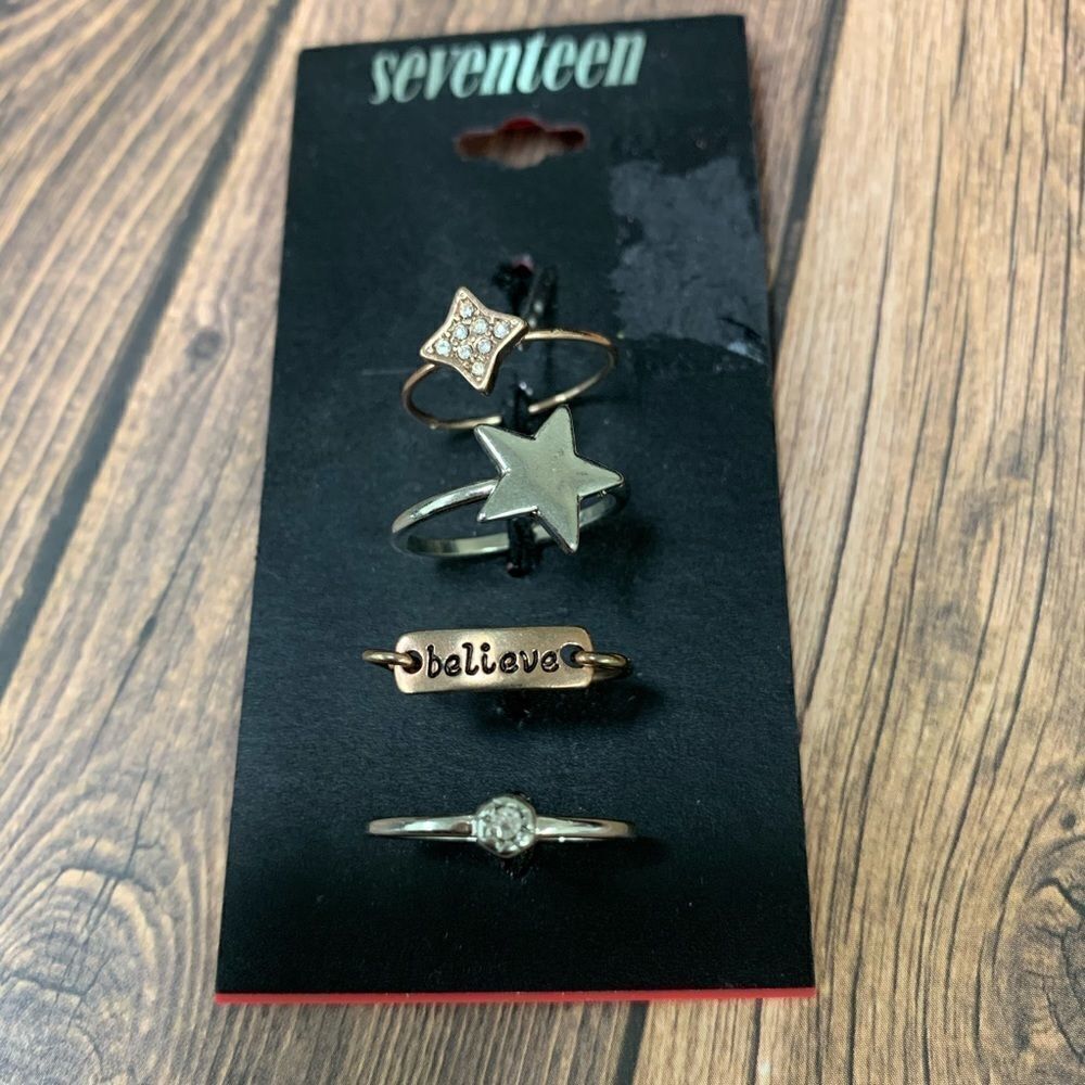 Seventeen Set of 4 stack rings‎